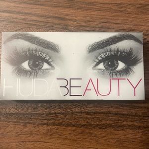 Huda Beauty Samantha #7 Lashes-*NIB*